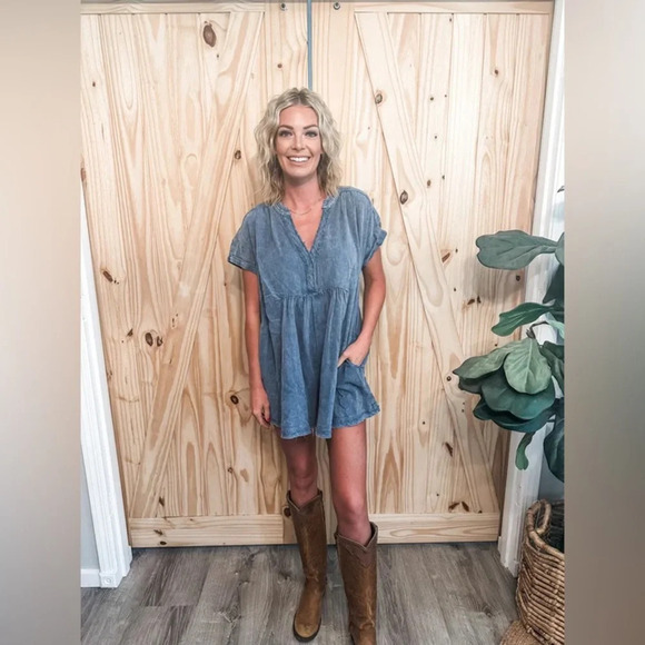 Vici Dolls “See You at The Beach” Denim Chambray Romper - Picture 1 of 5